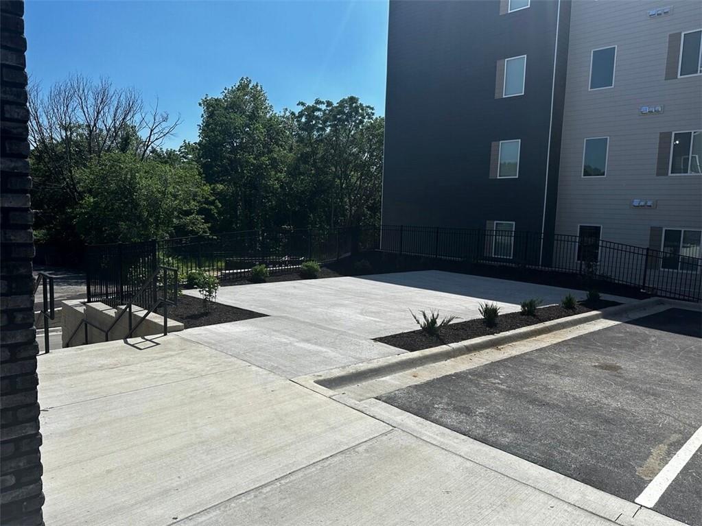 7510 N Oak Trafficway Property Photo 35