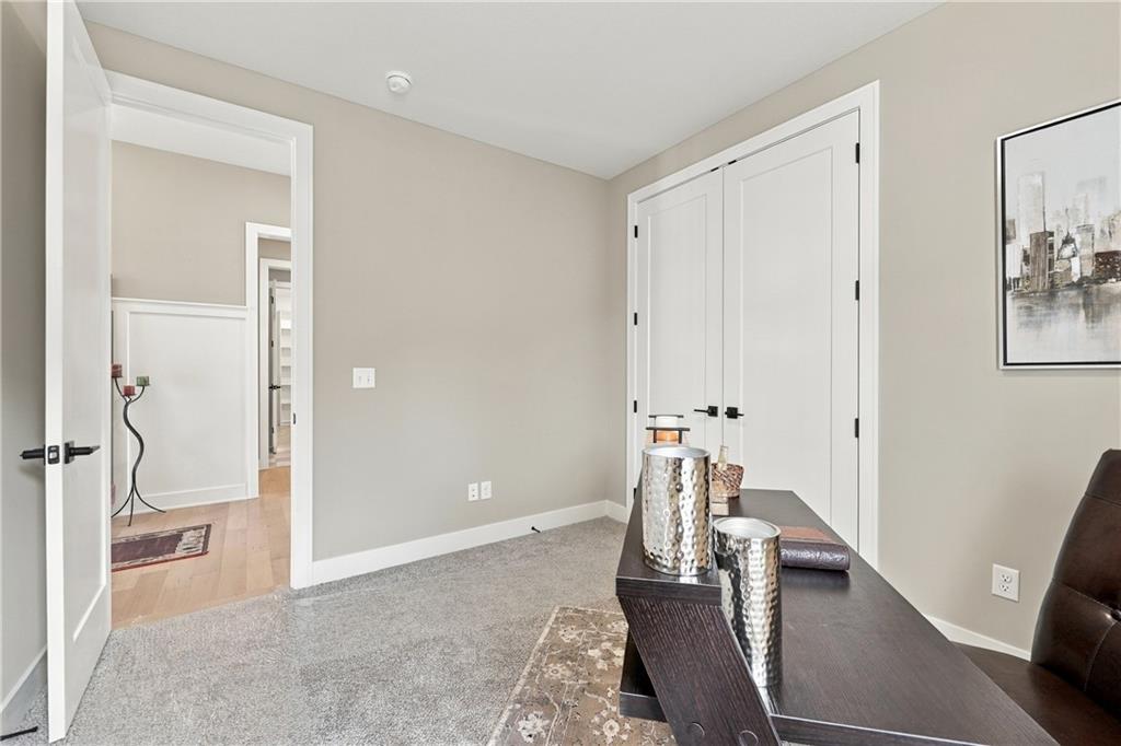 2368 Ne Colonnade Avenue Property Photo 4