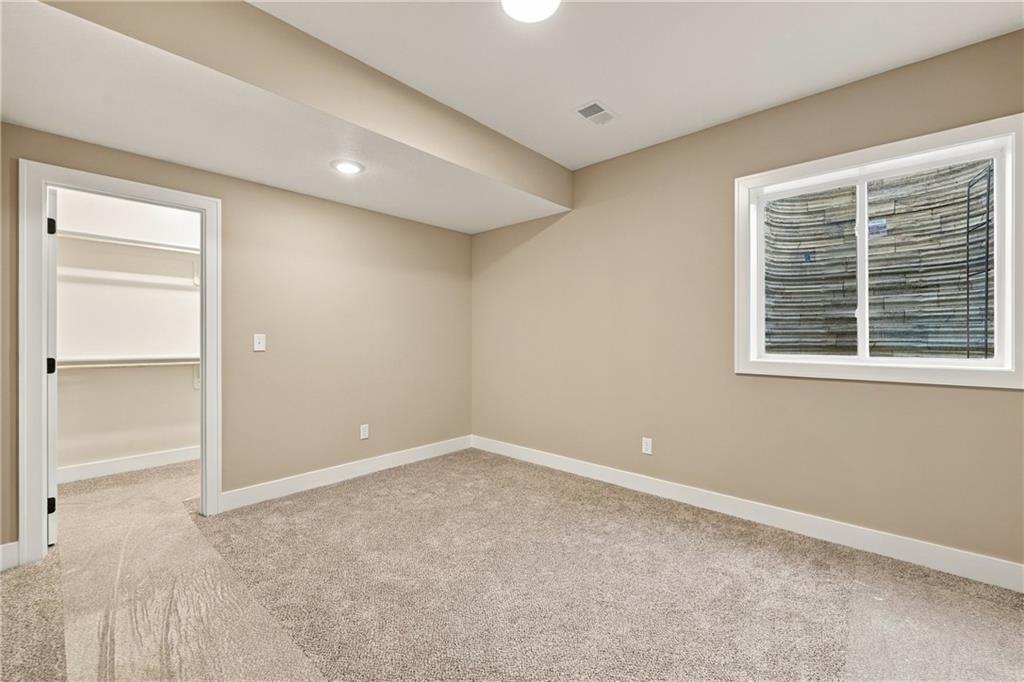 2368 Ne Colonnade Avenue Property Photo 23