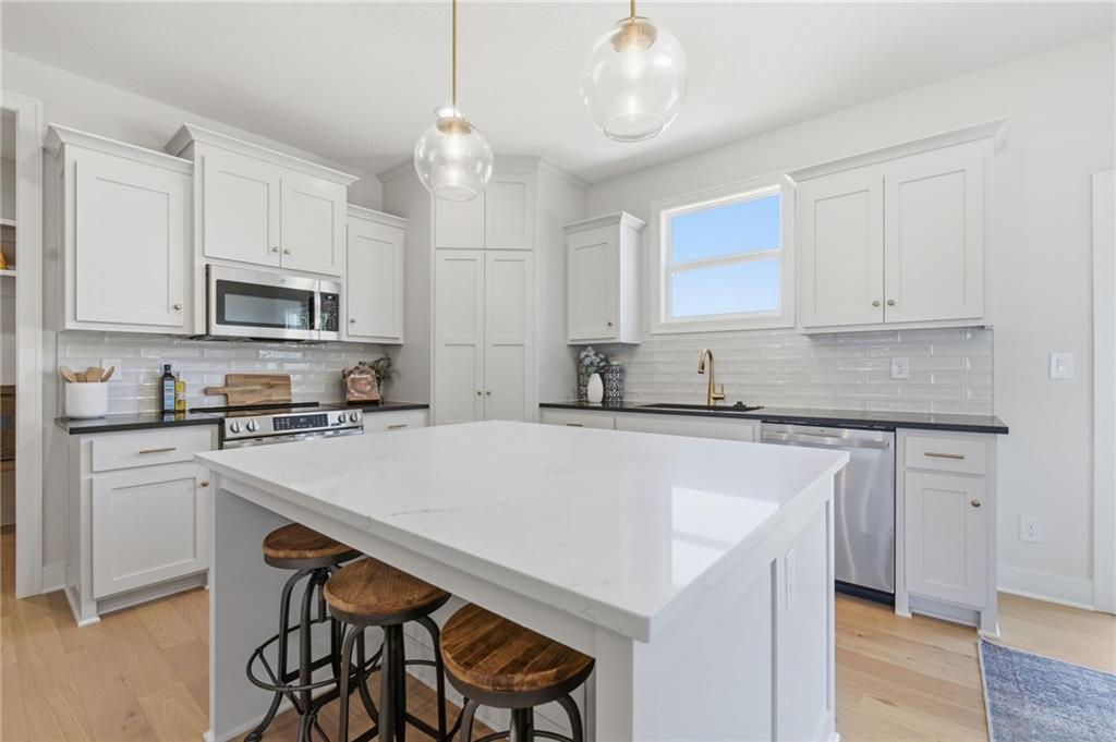 20702 Emerald Street Property Photo 5