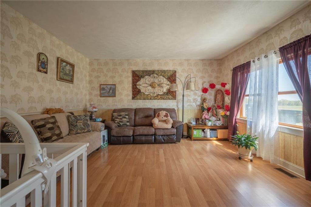 1619 E Maple Street Property Photo 6