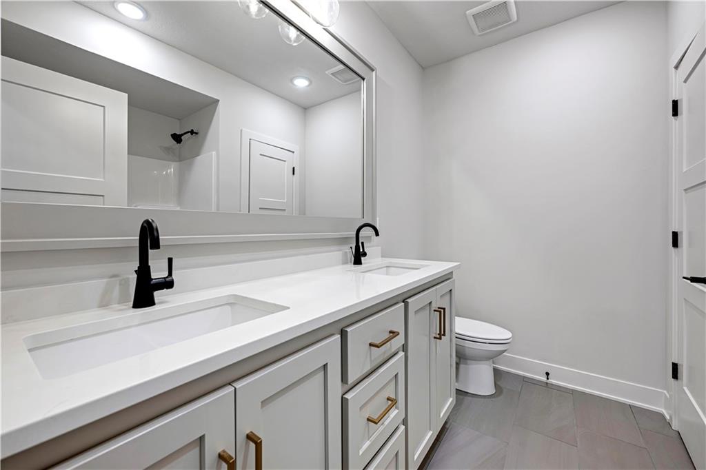 17401 Parkhill Street Property Photo 37