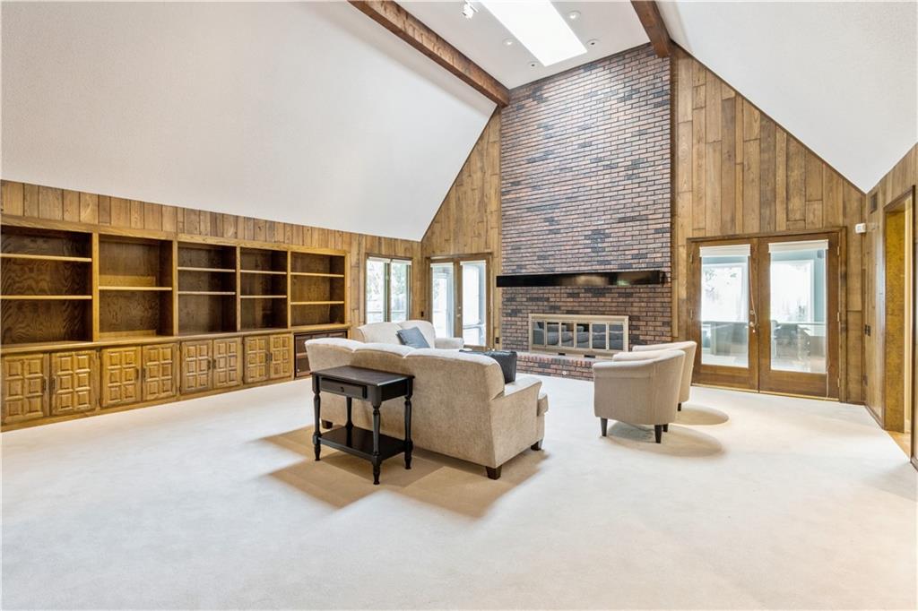 10052 Hemlock Drive Property Photo 10