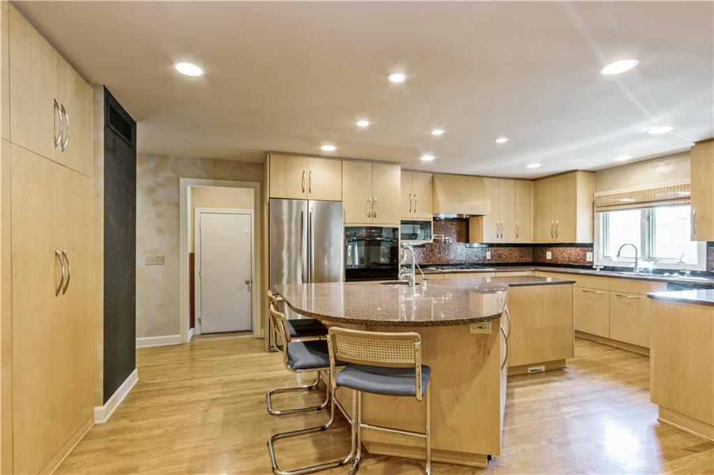 10052 Hemlock Drive Property Photo 11