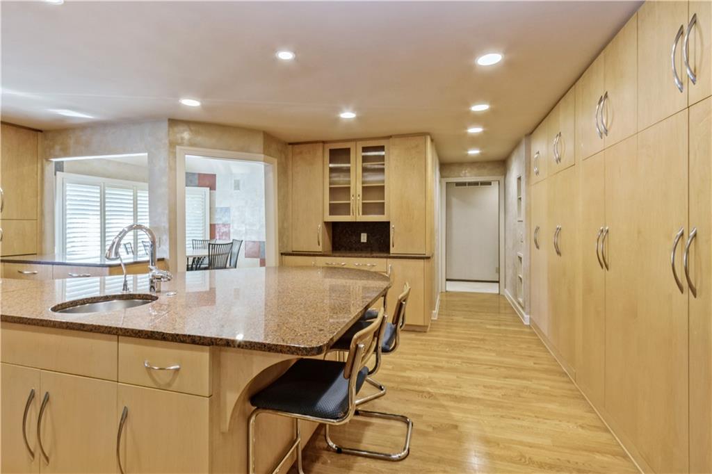 10052 Hemlock Drive Property Photo 14