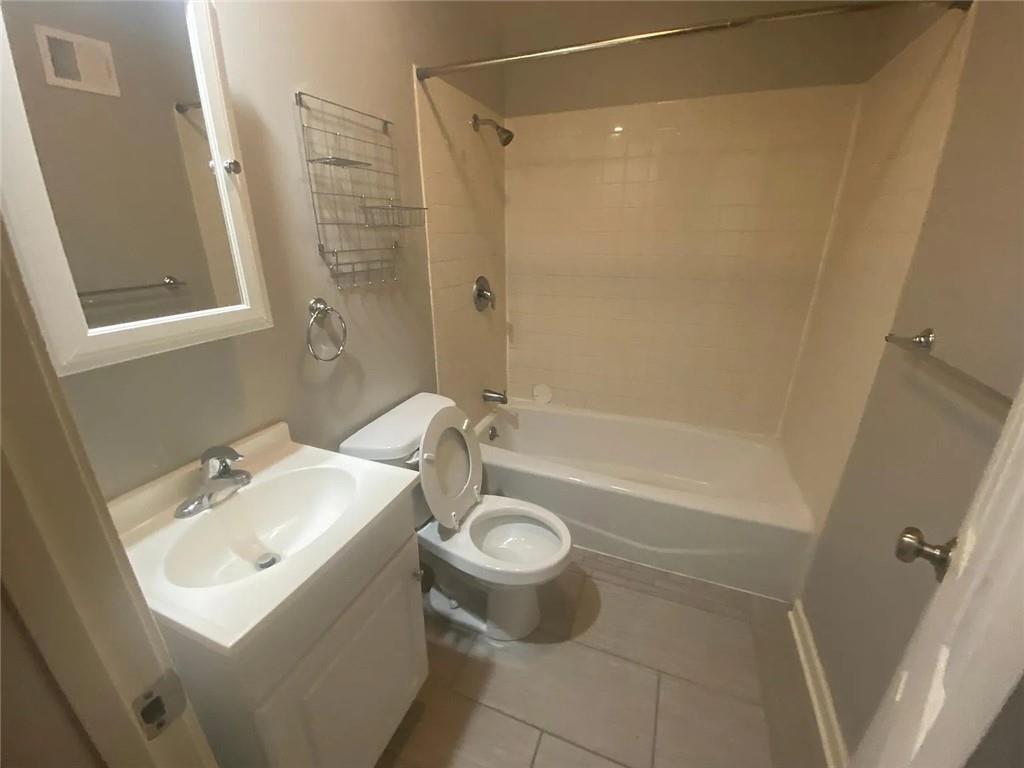 4701 Roe Lane Property Photo 8