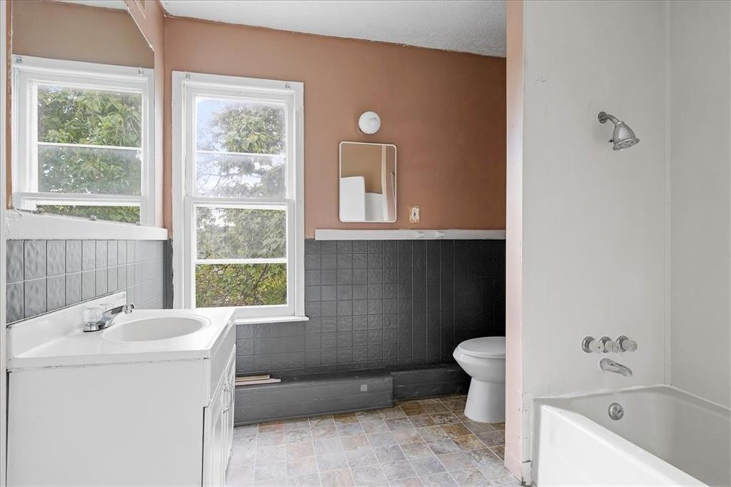 743-745 Tauromee Avenue Property Photo 7
