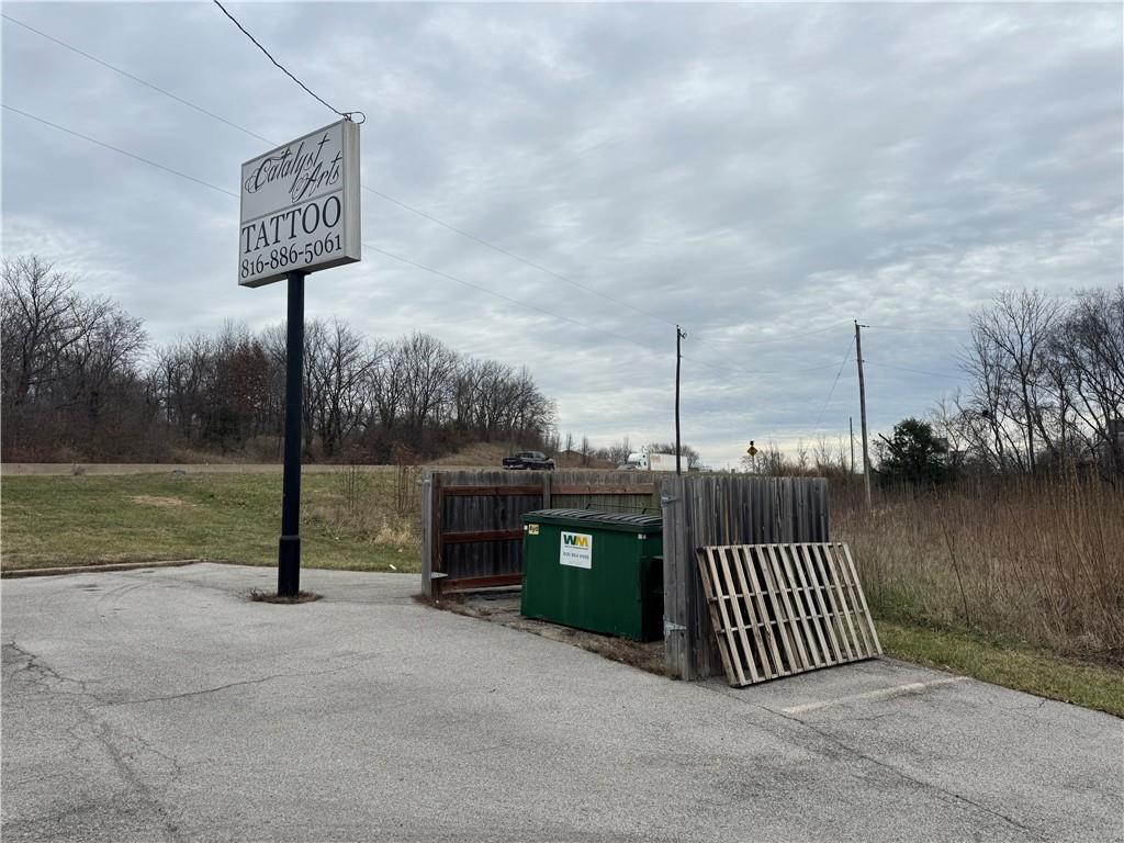 2900 S M 291 Highway Property Photo 1