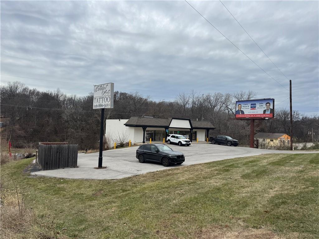 2900 S M 291 Highway Property Photo 2