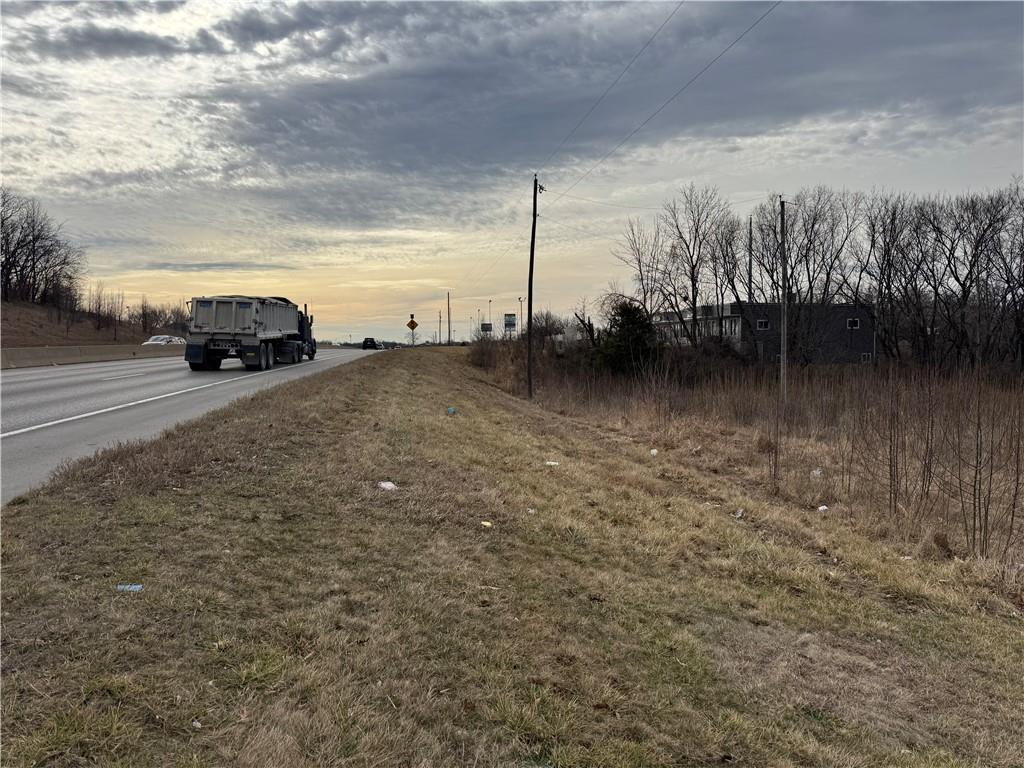 2900 S M 291 Highway Property Photo 4