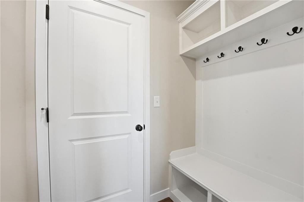 20529 Newcastle Street Property Photo 12