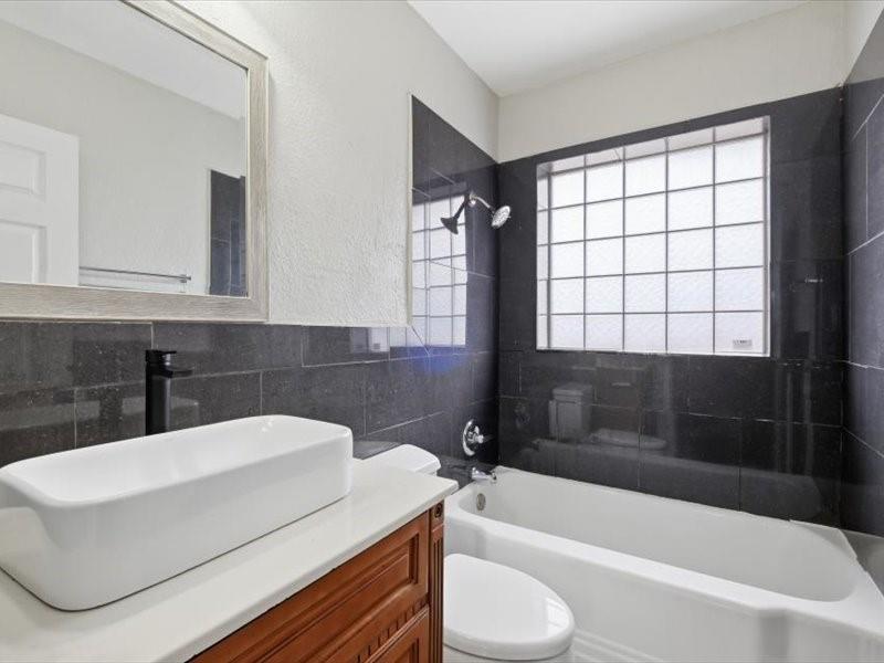 3107 Elmwood Avenue Property Photo 20