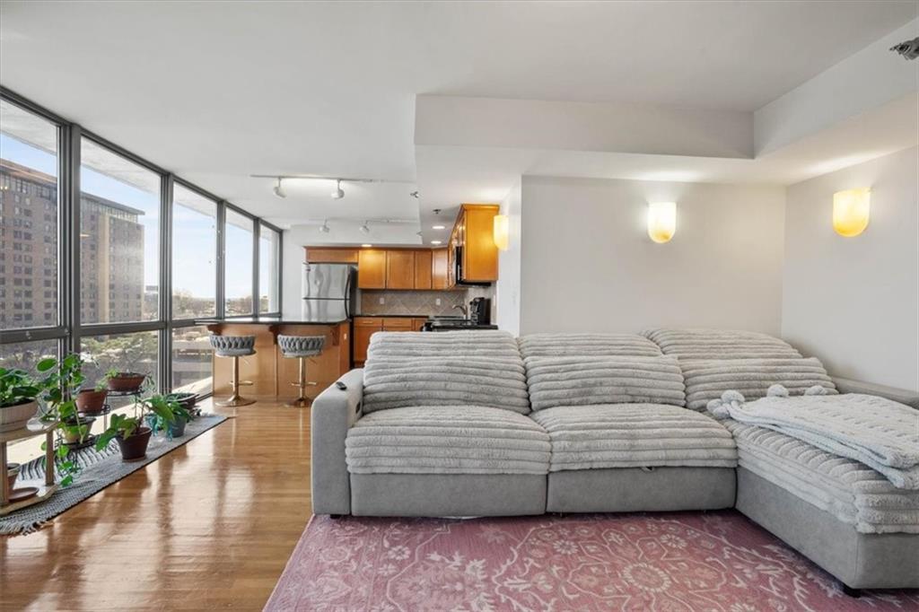 600 Admiral Boulevard Property Photo 2