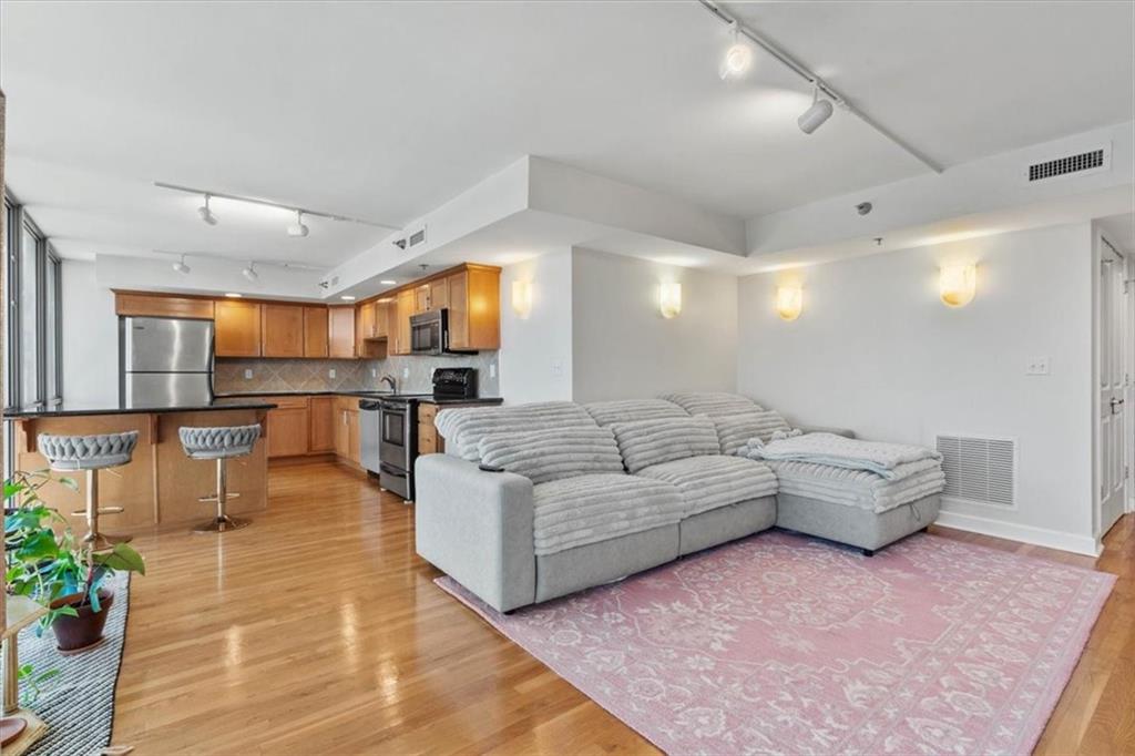 600 Admiral Boulevard Property Photo 3