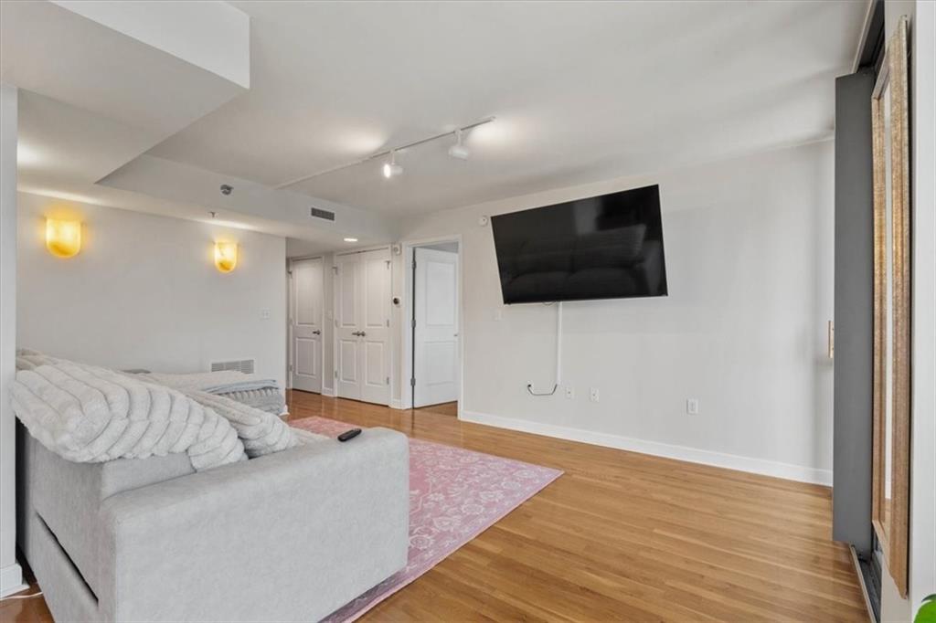 600 Admiral Boulevard Property Photo 4