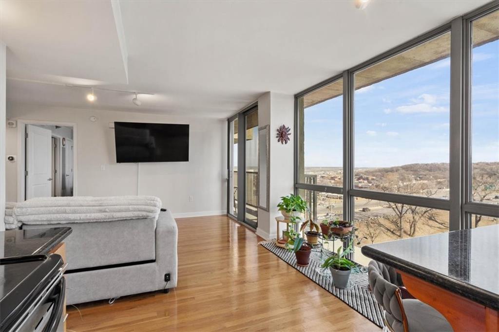 600 Admiral Boulevard Property Photo 6