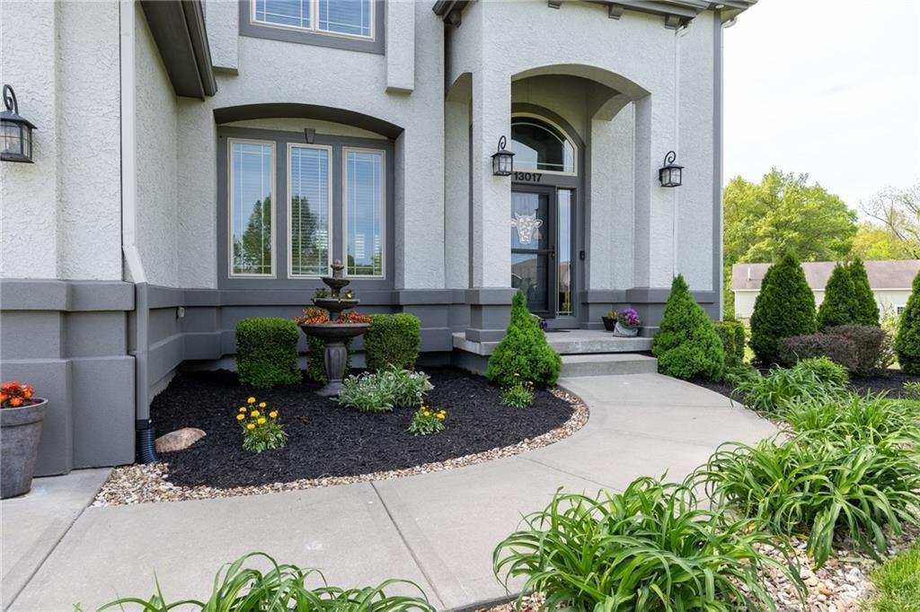 13017 Kelli Drive Property Photo 7
