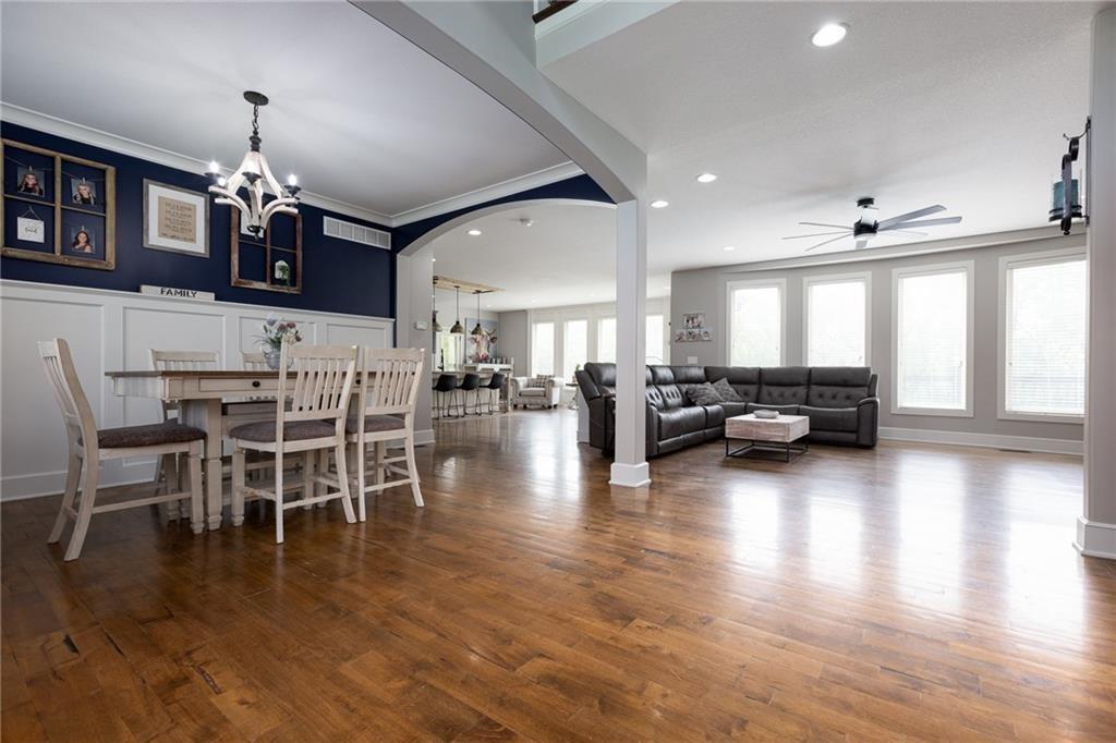 13017 Kelli Drive Property Photo 8