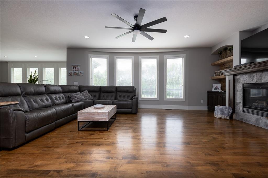 13017 Kelli Drive Property Photo 10