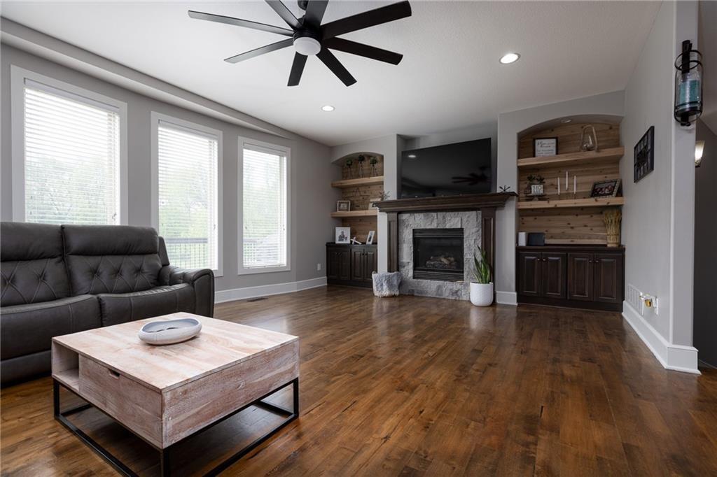 13017 Kelli Drive Property Photo 11