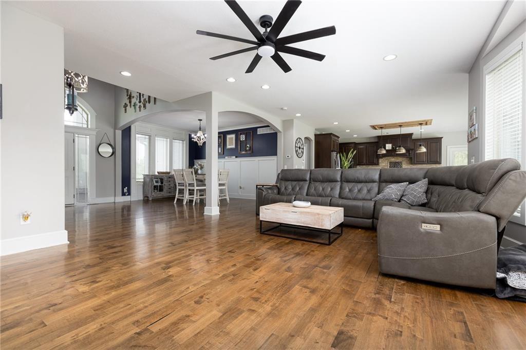 13017 Kelli Drive Property Photo 12