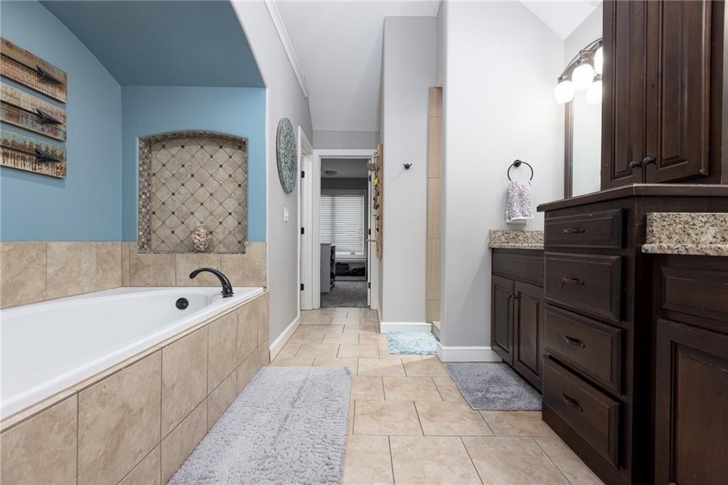 13017 Kelli Drive Property Photo 31