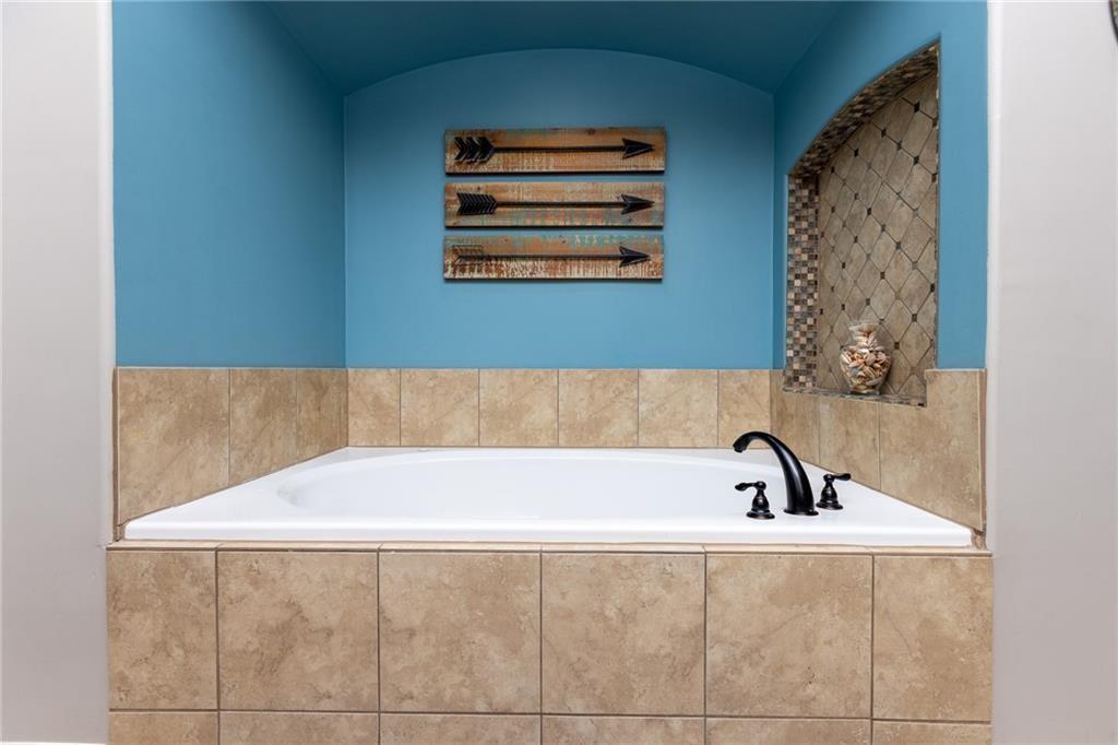 13017 Kelli Drive Property Photo 34
