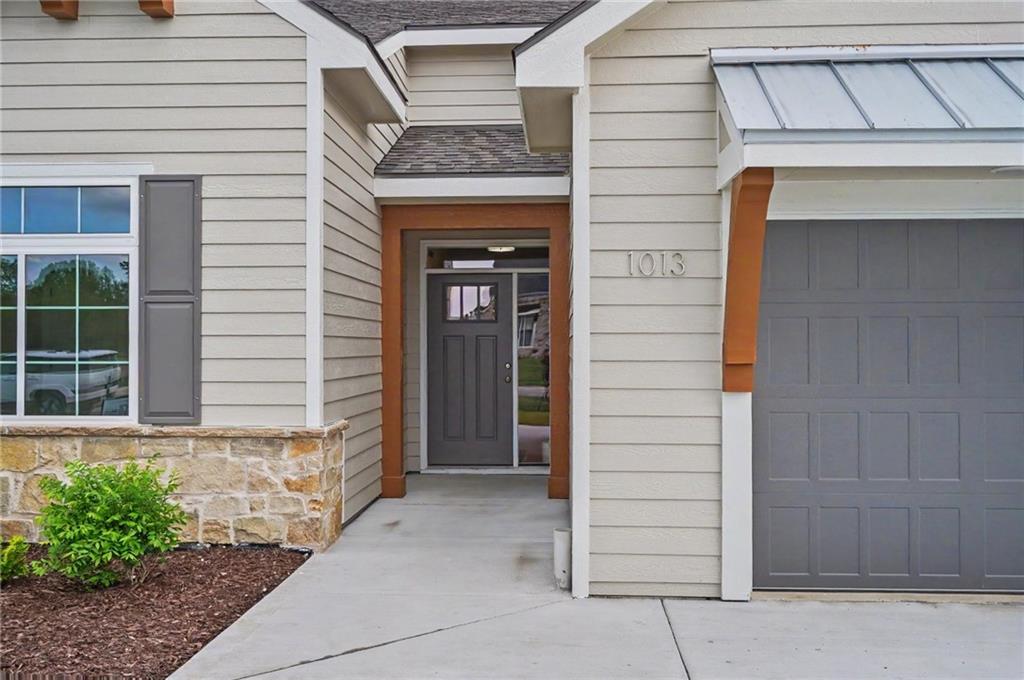1013 Bluestem Circle Property Photo 3