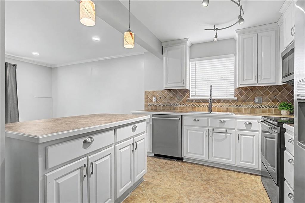 4213 Clark Avenue Property Photo 6