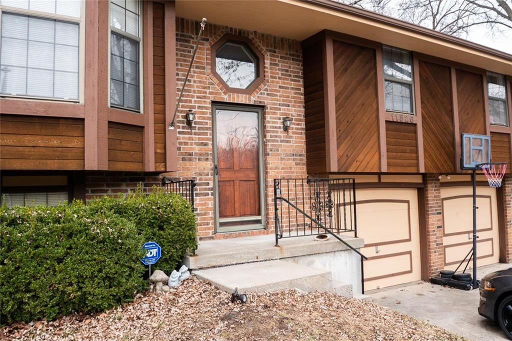 11526 N Wayne Avenue Property Photo 2