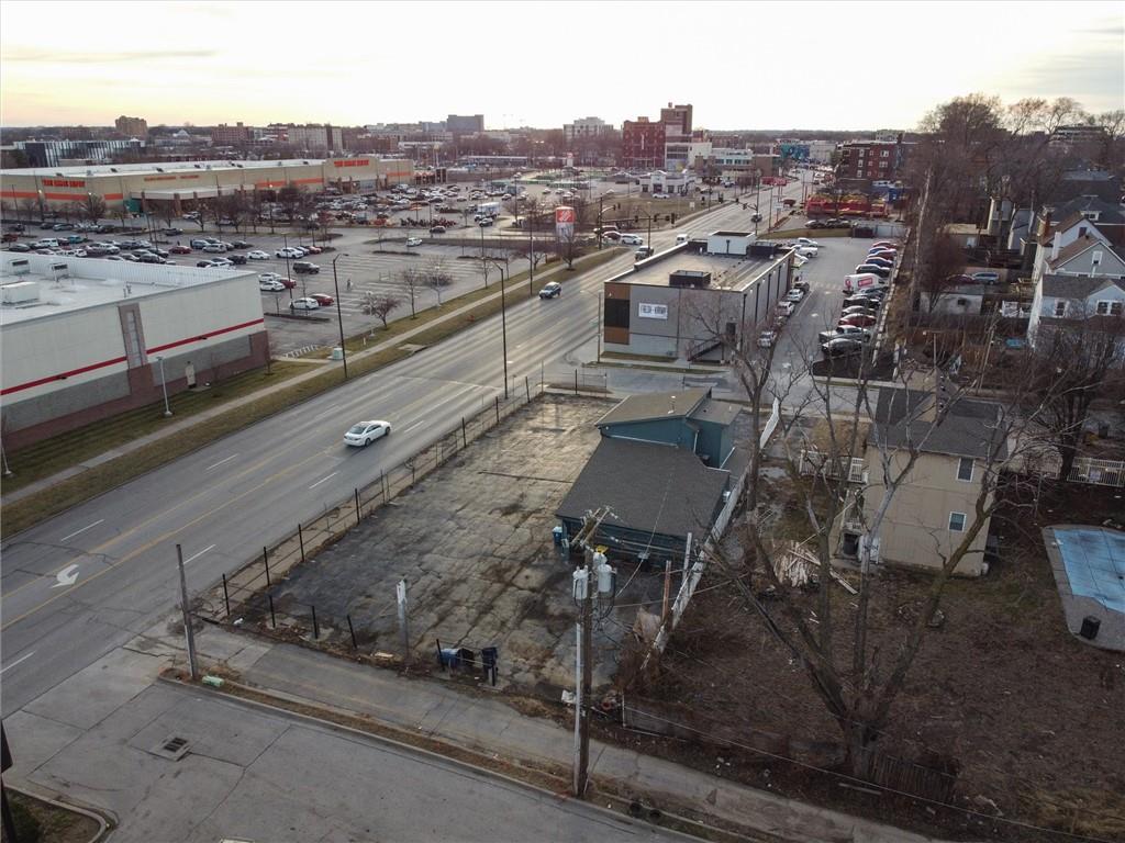 300 E Linwood Boulevard Property Photo 19