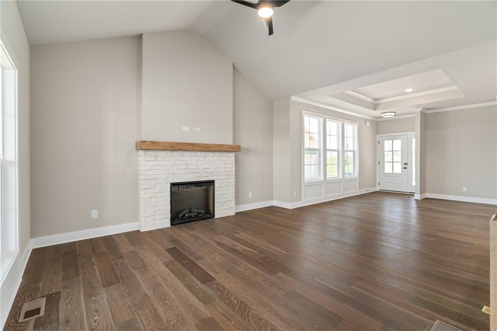 22214 W 82nd Terrace Property Photo 17