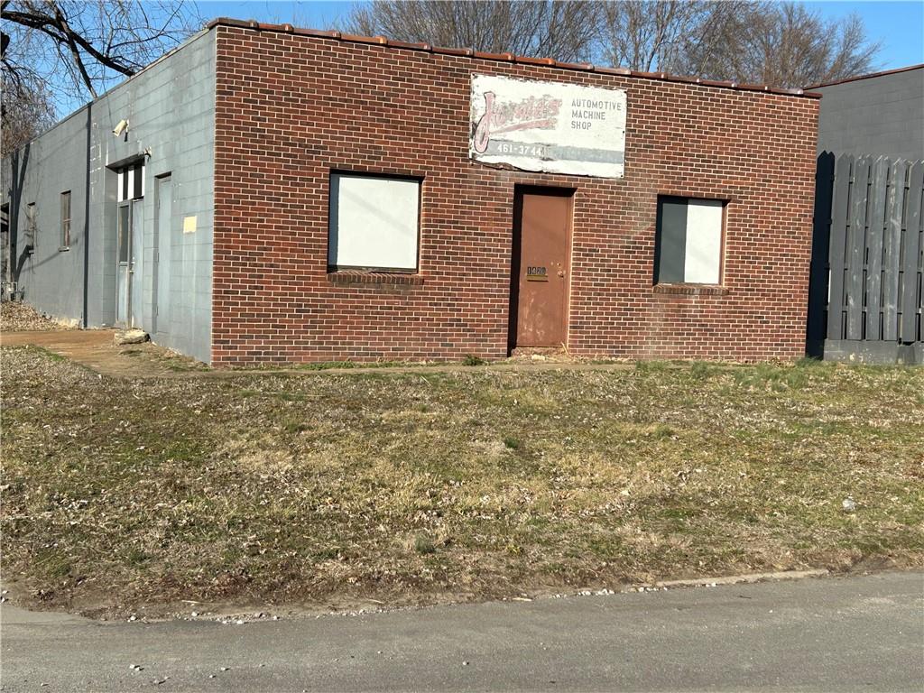 1420 W South Avenue Property Photo 1