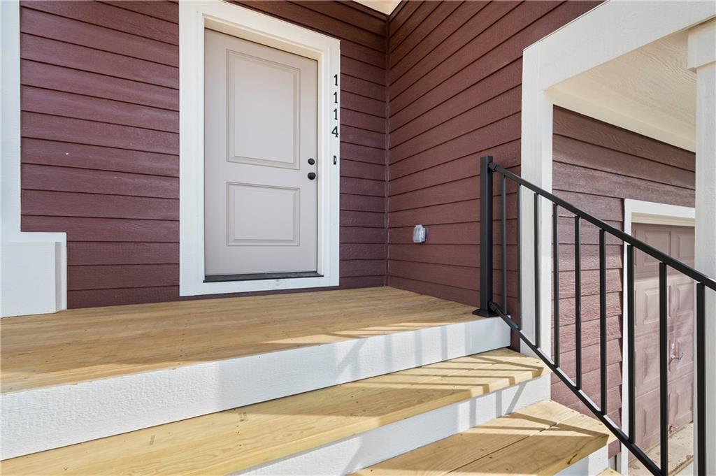 1114 Armstrong Avenue Property Photo 3