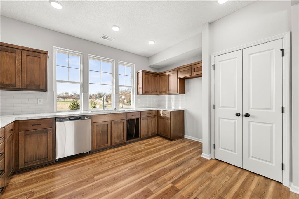 1114 Armstrong Avenue Property Photo 41
