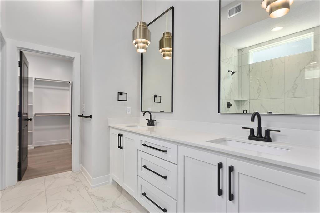 9727 N Montclair Avenue Property Photo 25
