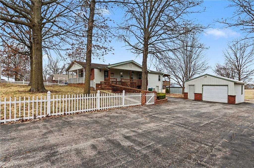 1492 Sw Hook Road Property Photo 4