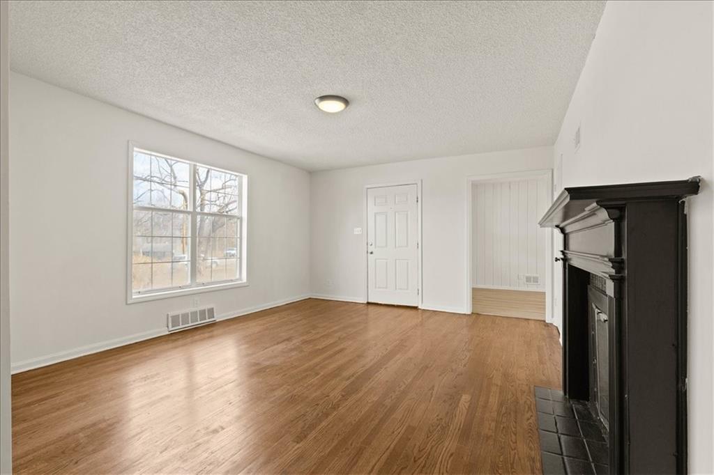 7505 E 130th Street Property Photo 6