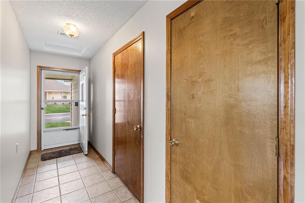 515 S Saturn Drive Property Photo 4