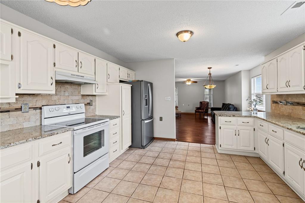 515 S Saturn Drive Property Photo 11
