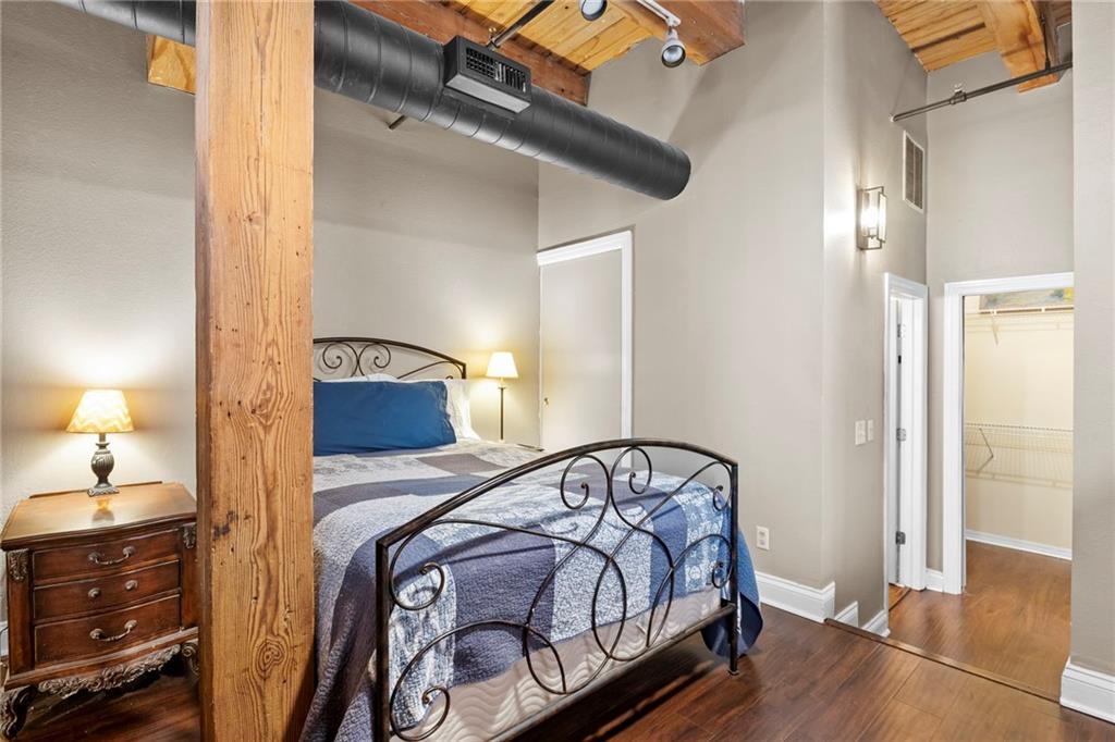 308 W 8th Street Property Photo 18