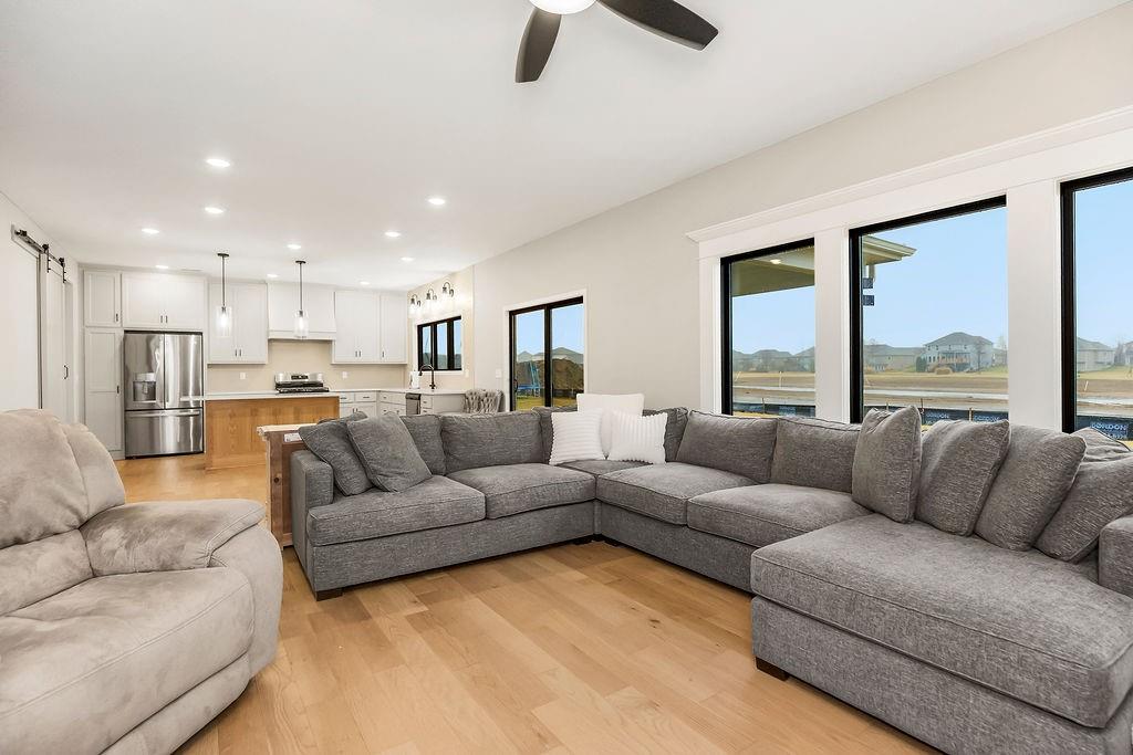 2327 Fishing Lane Property Photo 6