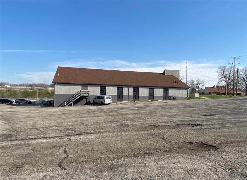 10306 Blue Ridge Boulevard Property Photo 12