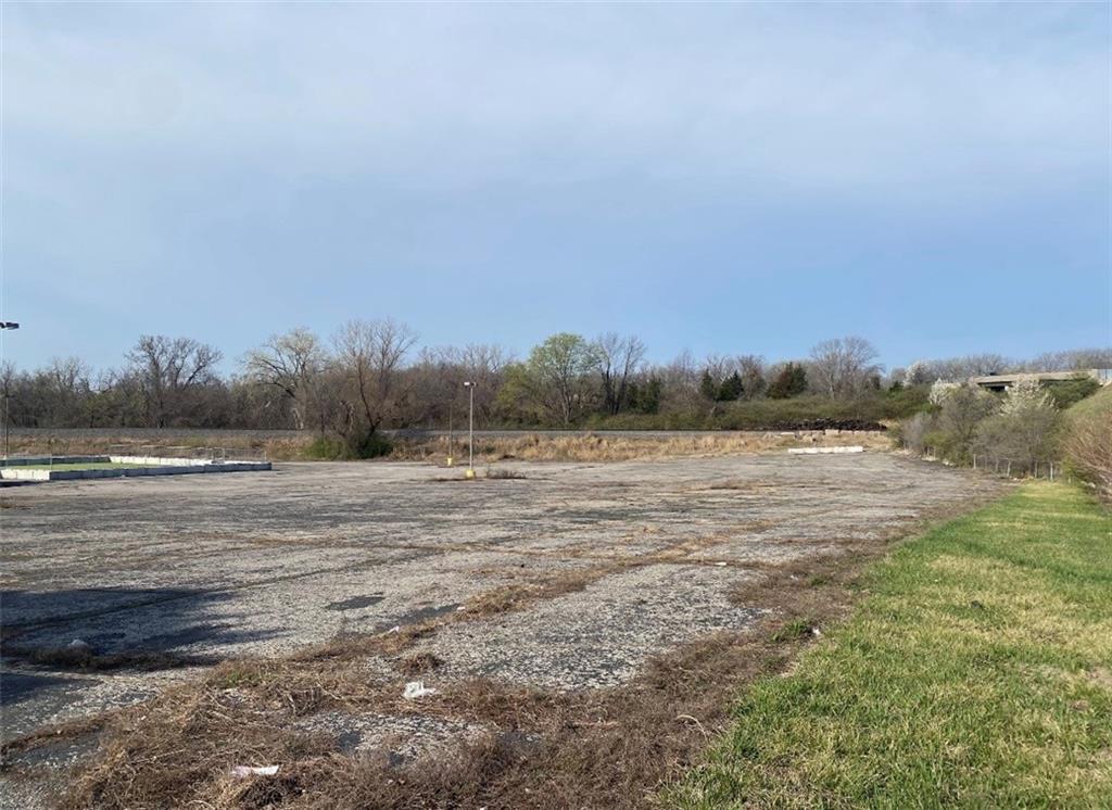 10306 Blue Ridge Boulevard Property Photo 15