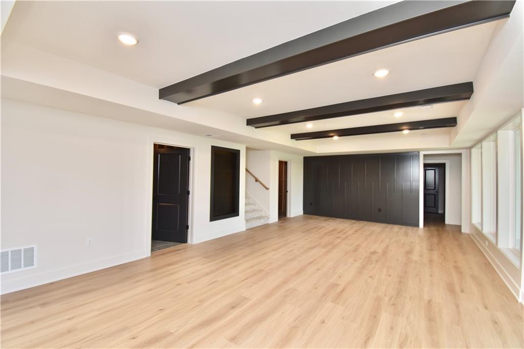 7645 N Booth Avenue Property Photo 27