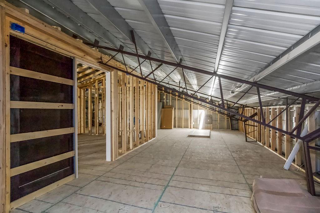 992 E 750 Road Property Photo 13