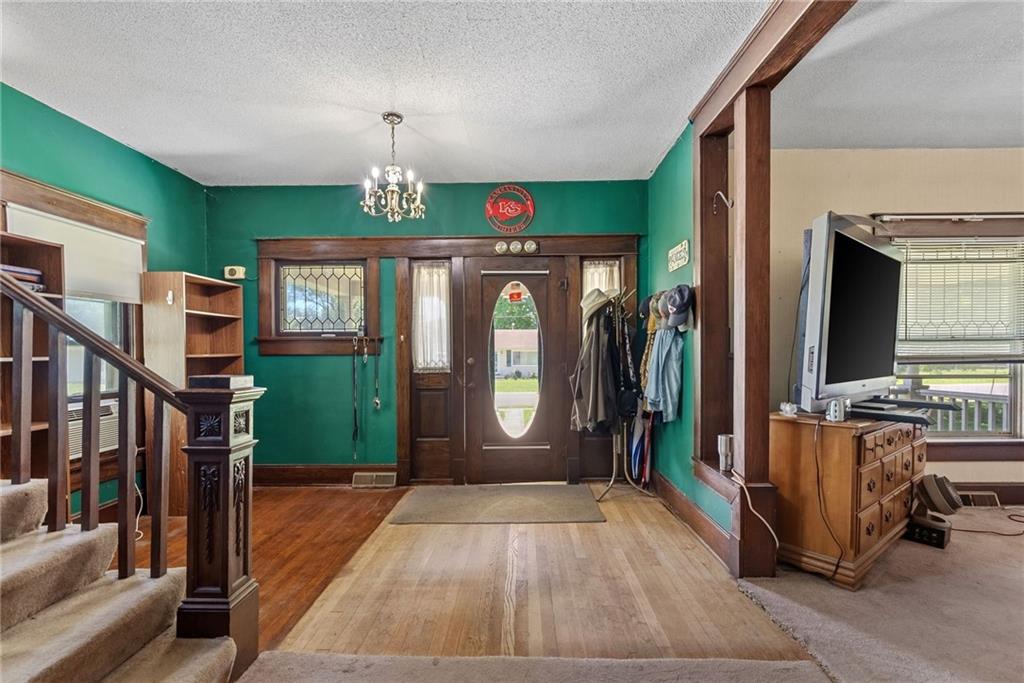 602 W Walnut Street Property Photo 2