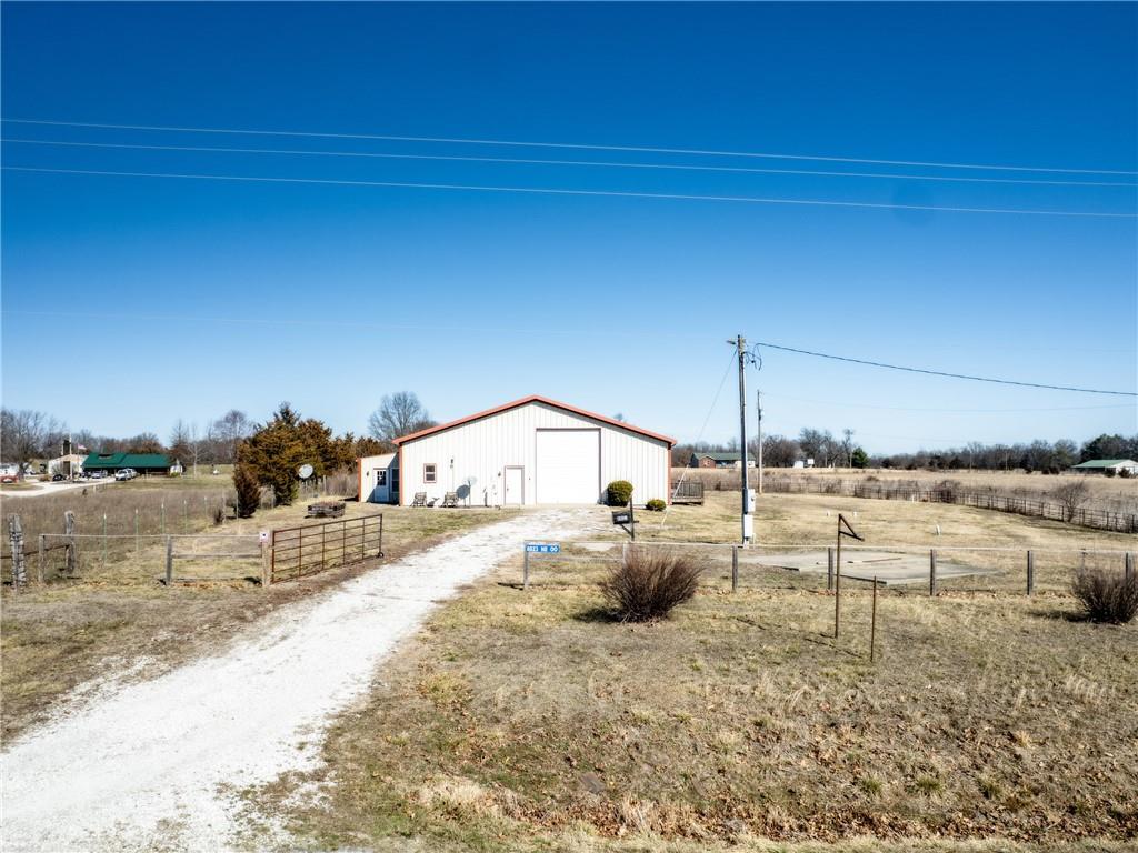 8823 Ne Oo Highway Property Photo 5