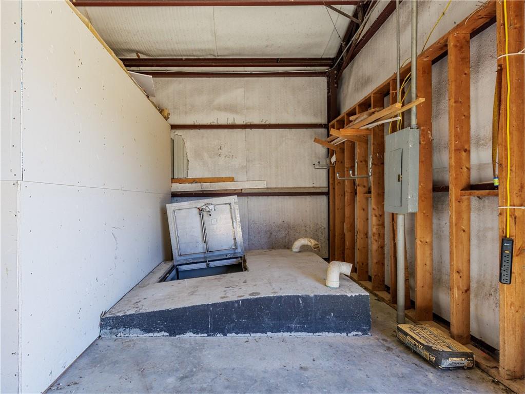 8823 Ne Oo Highway Property Photo 23
