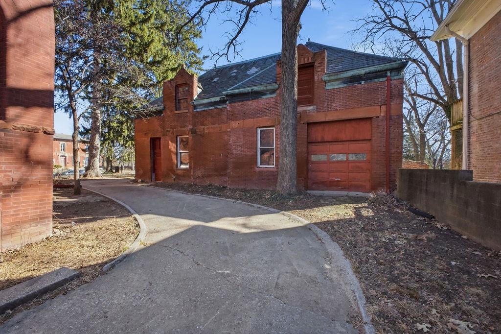 802 Hall Street Property Photo 4